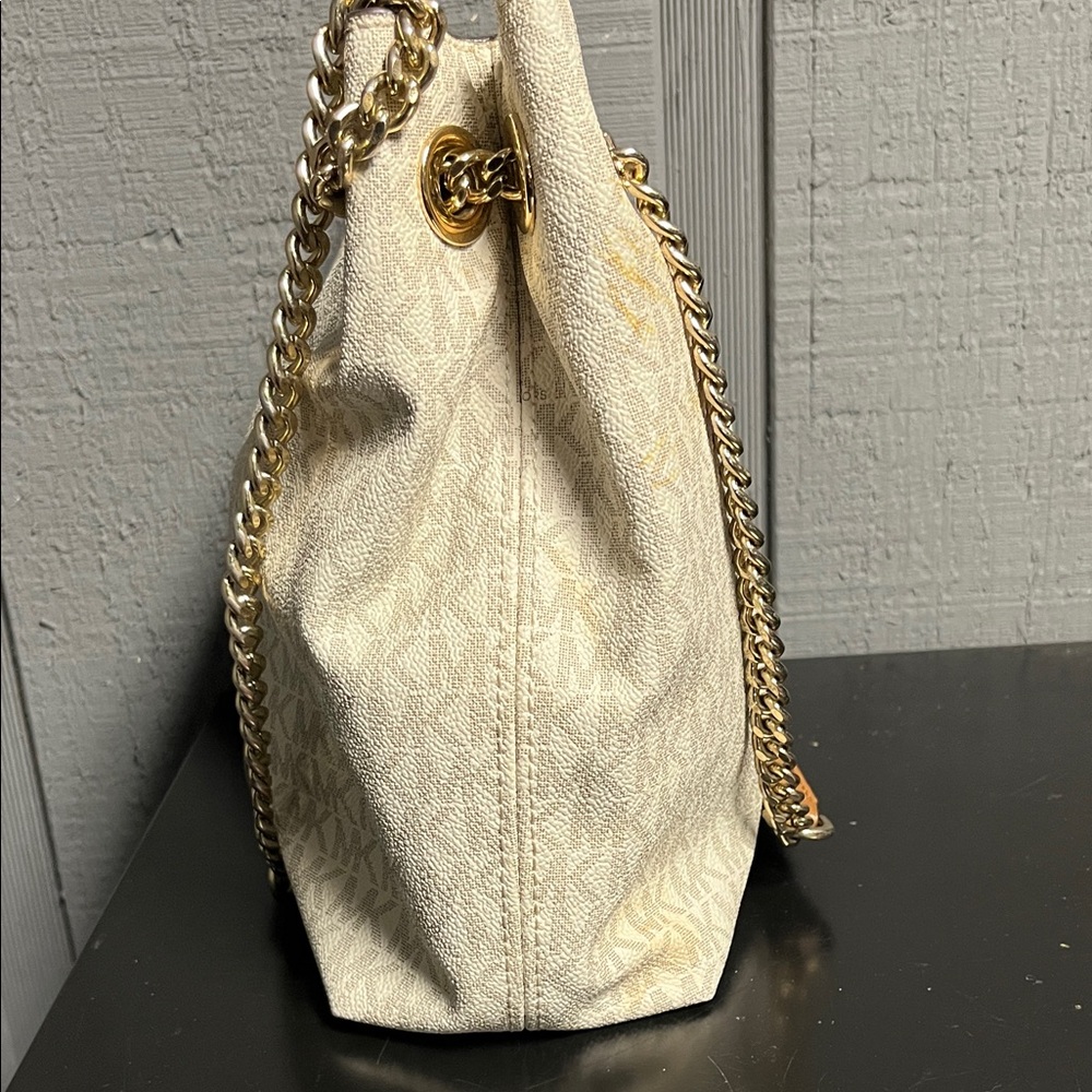 Michael Kors Cream and Tan Shoulder Bag - Picture 4 of 15